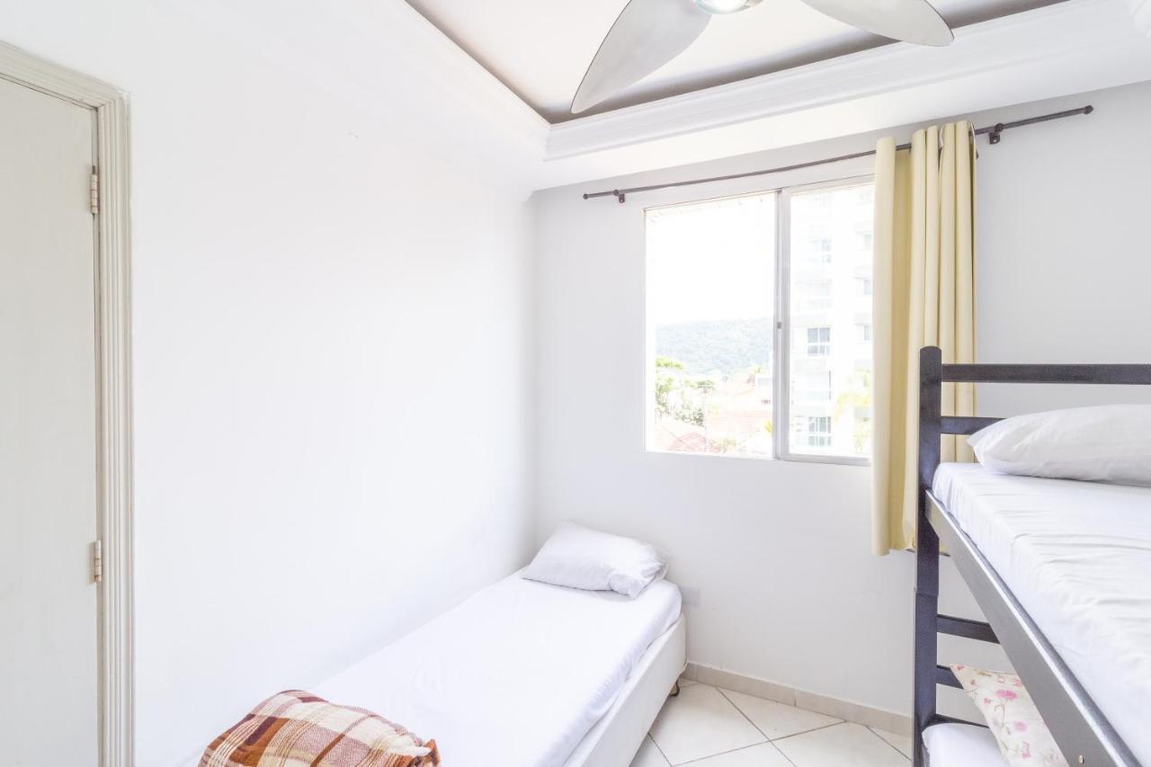 le monde hostel Guarujá Extérieur photo